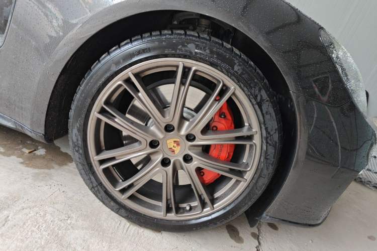 Used Porsche Panamera 2017 Panamera 4 Sport Turismo 3.0T Right Front Wheel Hub
