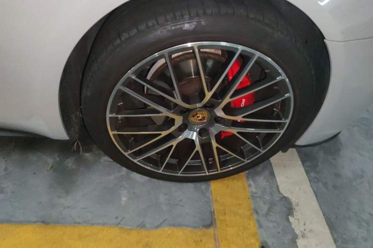 Used Porsche Panamera 2017 Panamera 3.0T Right Front Wheel Hub