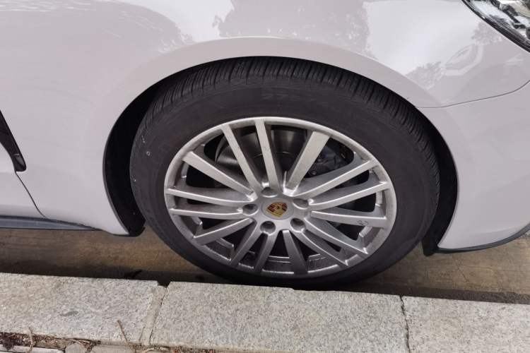 Used Porsche Panamera 2017 Panamera 3.0T Right Front Wheel Hub