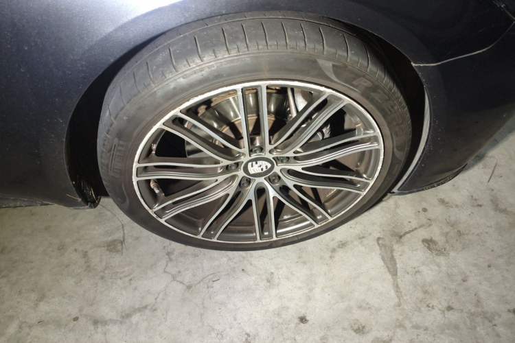 Used Porsche Panamera 2017 Panamera 3.0T Right Front Wheel Hub