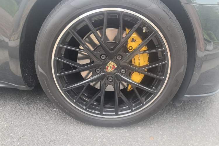 Used Porsche Panamera 2017 Panamera 3.0T Right Front Wheel Hub
