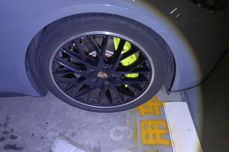Used Porsche Panamera 2017 Panamera 4 E-Hybrid Executive Long Wheelbase 2.9T Right Front Wheel Hub