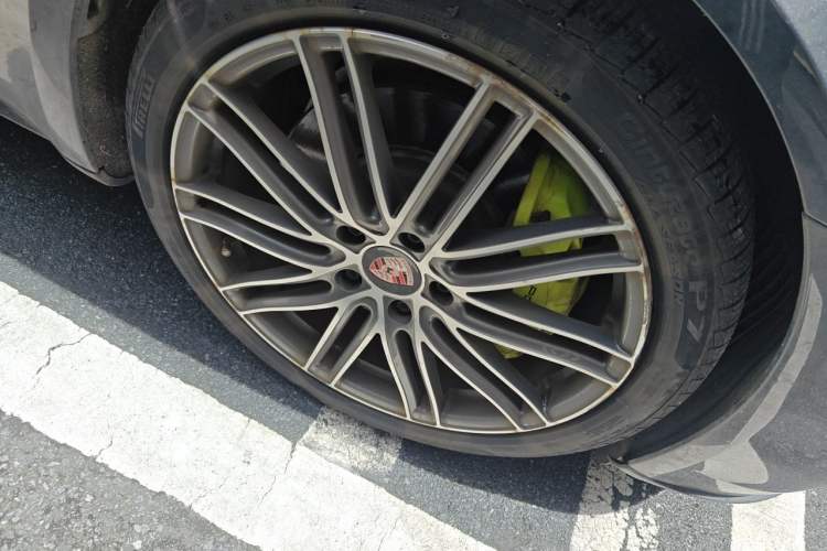 Used Porsche Panamera 2017 Panamera 4 E-Hybrid Executive Long Wheelbase 2.9T Right Front Wheel Hub