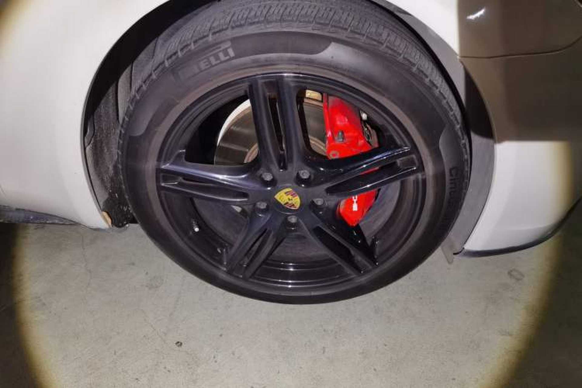 Used Porsche Panamera 2017 Panamera 4 Executive Long Wheelbase 3.0T Right Front Wheel Hub