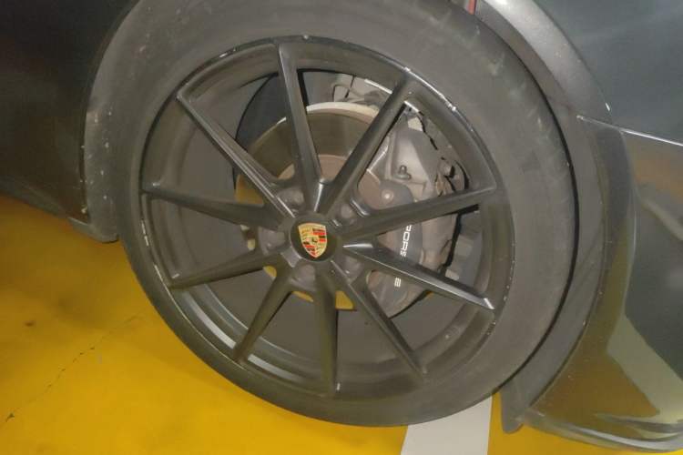 Used Porsche Panamera 2017 Panamera 4 Executive Long Wheelbase 3.0T Right Front Wheel Hub