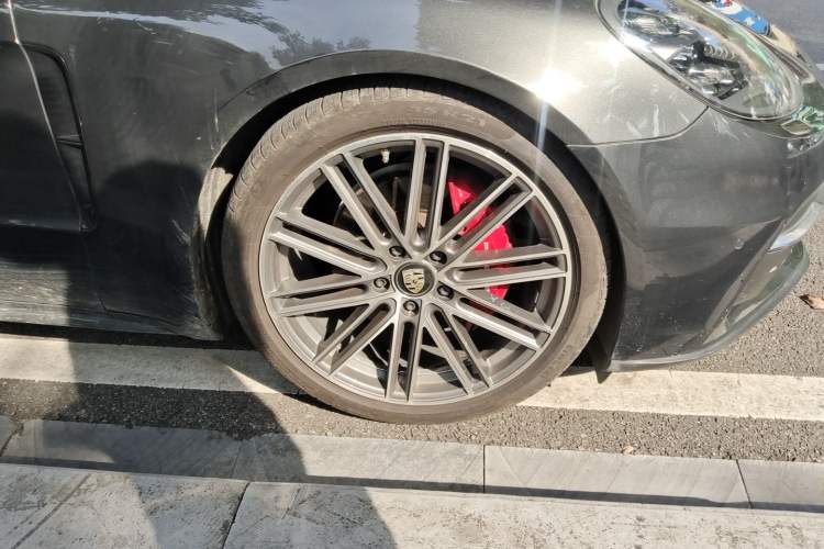 Used Porsche Panamera 2017 Panamera 3.0T Right Front Wheel Hub