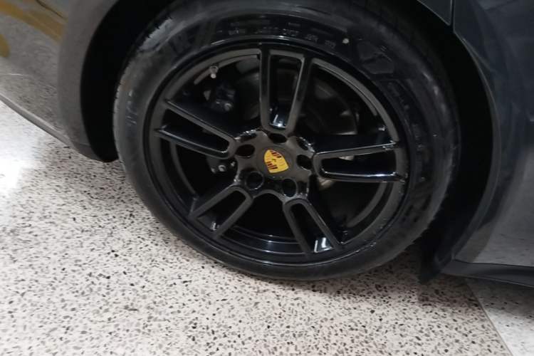 Used Porsche Panamera 2017 Panamera 3.0T Right Rear Wheel Hub