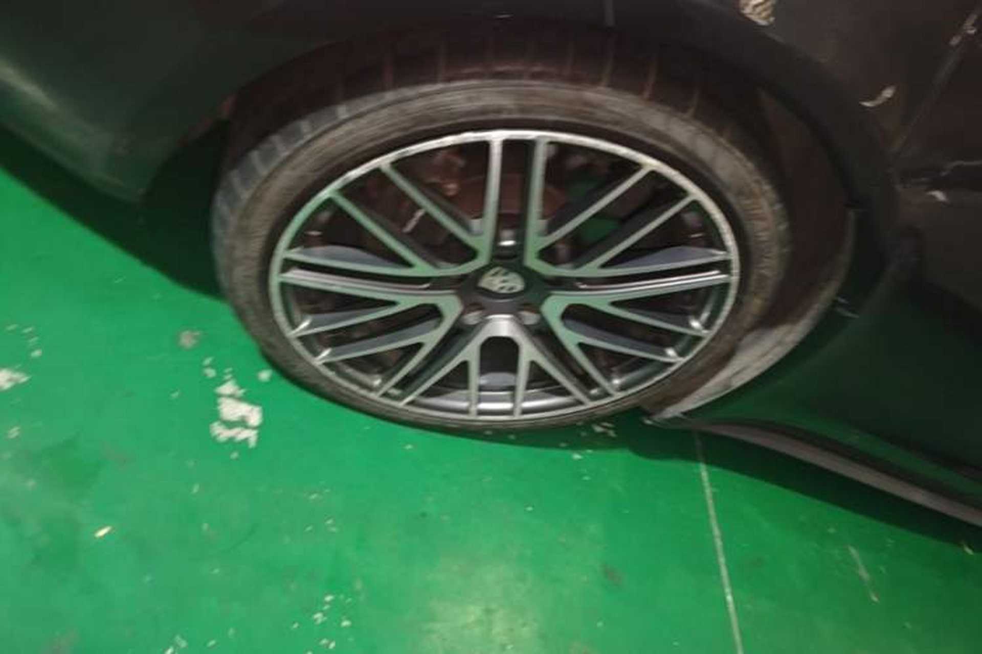 Used Porsche Panamera 2017 Panamera 3.0T Right Rear Wheel Hub