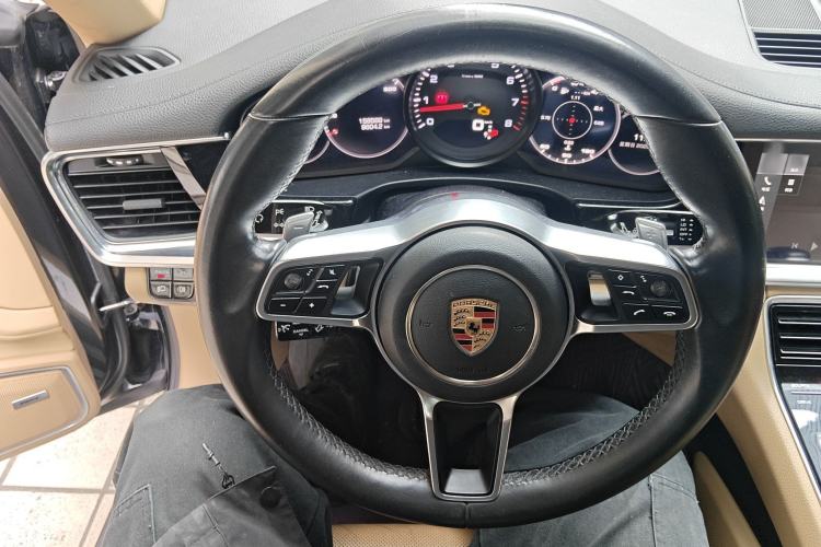Used Porsche Panamera 2017 Panamera 4 Executive Long Wheelbase 3.0T Steering Wheel