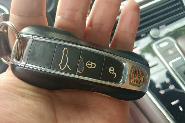 Used Porsche Panamera 2017 Panamera 4 Executive Long Wheelbase 3.0T Vehicle Key
