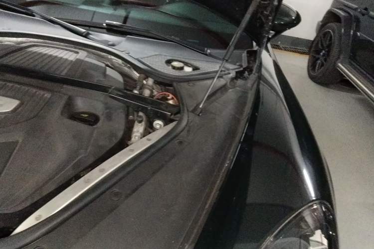 Used Porsche Panamera 2017 Panamera 3.0T Engine Bay Left