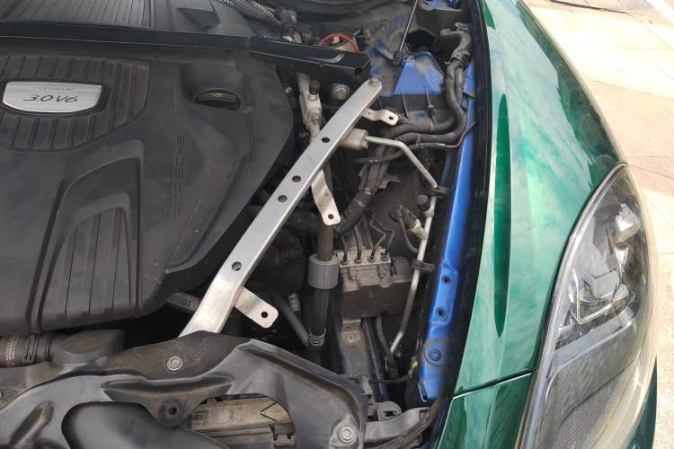Used Porsche Panamera 2017 Panamera 3.0T Engine Bay Left