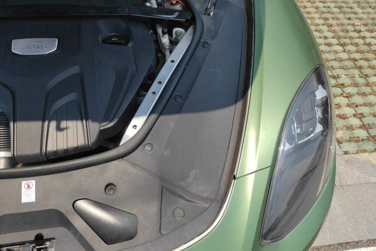 Used Porsche Panamera 2017 Panamera 3.0T Engine Bay Left