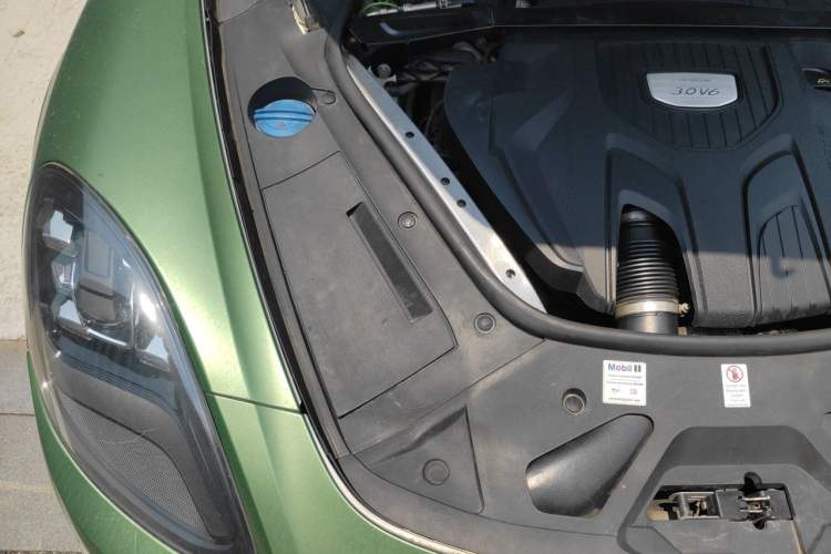 Used Porsche Panamera 2017 Panamera 3.0T Engine Bay Right