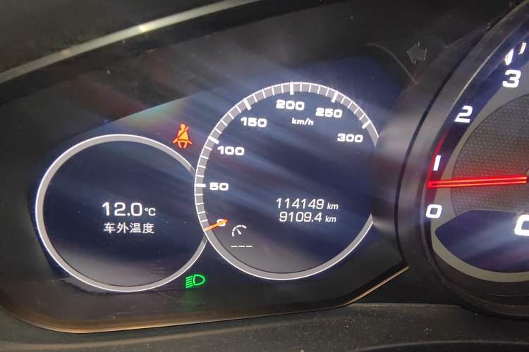Used Porsche Panamera 2017 Panamera 3.0T Odometer Close Up