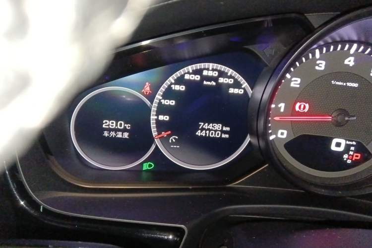 Used Porsche Panamera 2017 Panamera 3.0T Odometer Close Up