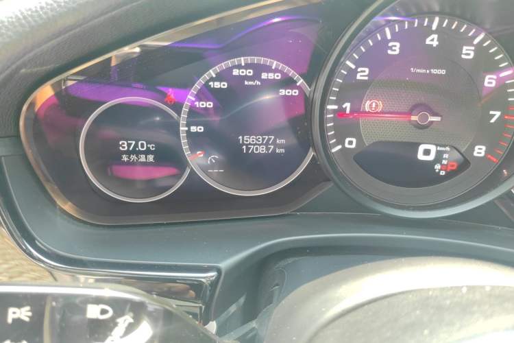 Used Porsche Panamera 2017 Panamera 3.0T Odometer Close Up