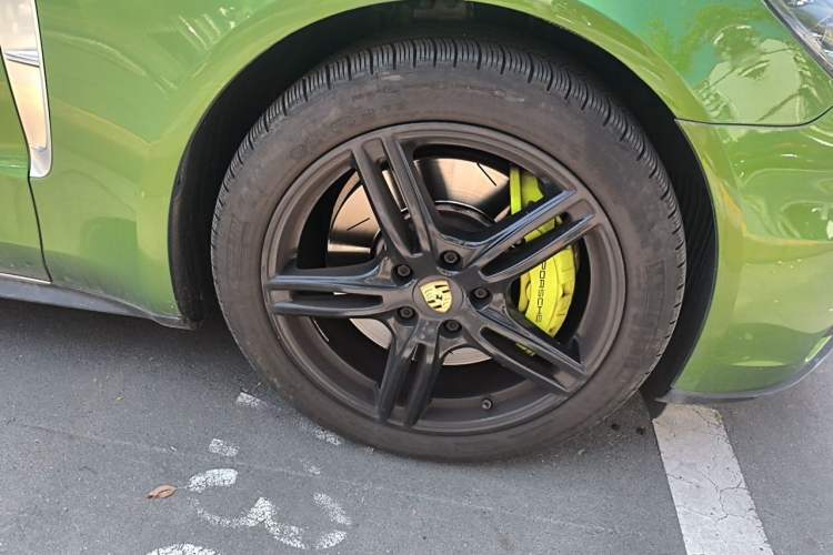 Used Porsche Panamera 2017 Panamera 4 E-Hybrid Executive Long Wheelbase 2.9T Right Front Wheel Hub