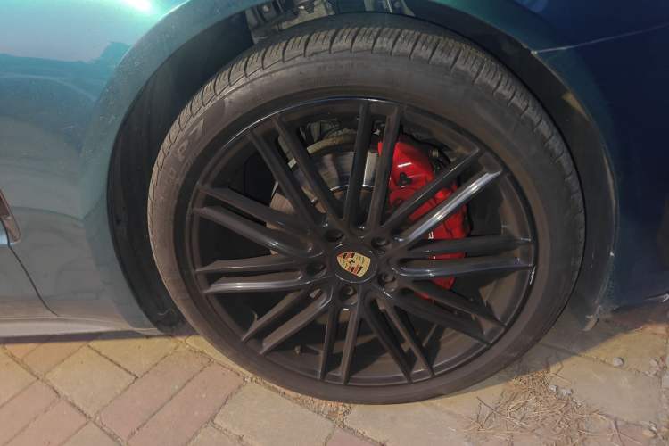 Used Porsche Panamera 2017 Panamera 3.0T Right Front Wheel Hub