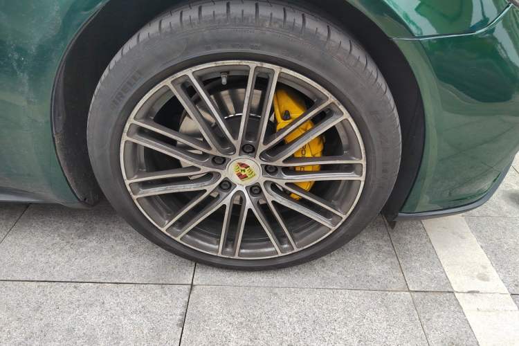 Used Porsche Panamera 2017 Panamera 3.0T Right Front Wheel Hub