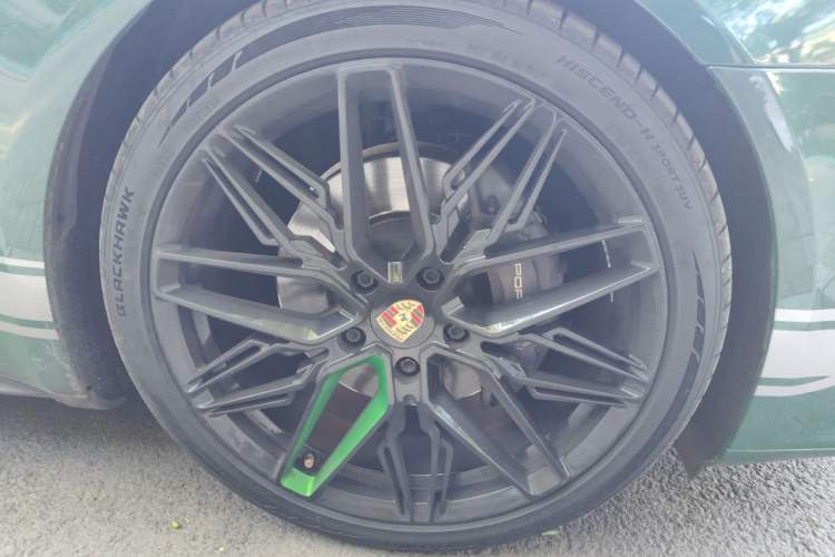 Used Porsche Panamera 2017 Panamera Executive Long Wheelbase 3.0T Right Front Wheel Hub