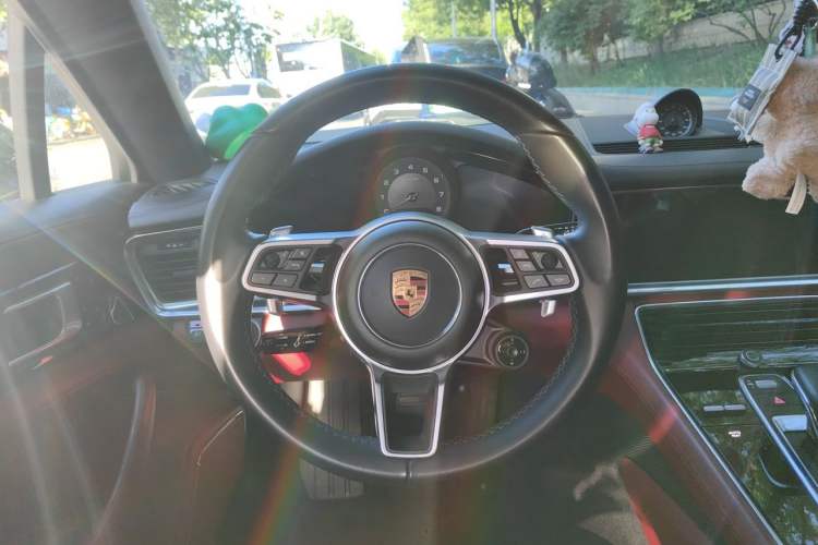Used Porsche Panamera 2017 Panamera Executive Long Wheelbase 3.0T Steering Wheel