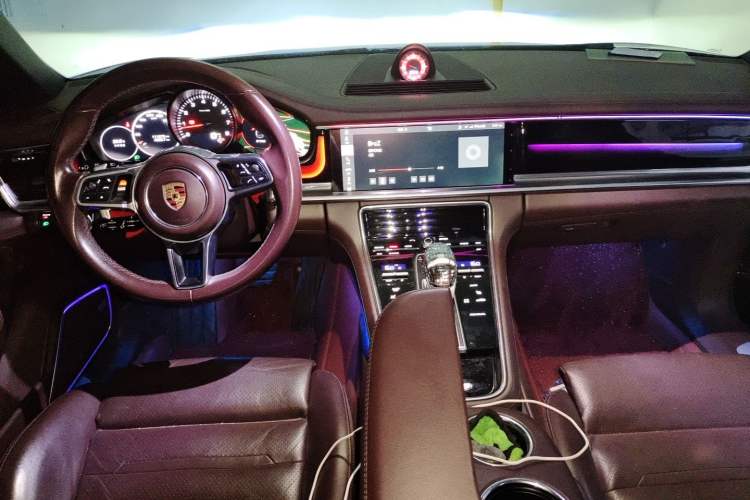 Used Porsche Panamera 2017 Panamera 4 Executive Long Wheelbase 3.0T Center Console