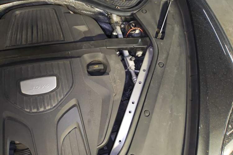 Used Porsche Panamera 2017 Panamera 3.0T Engine Bay Left