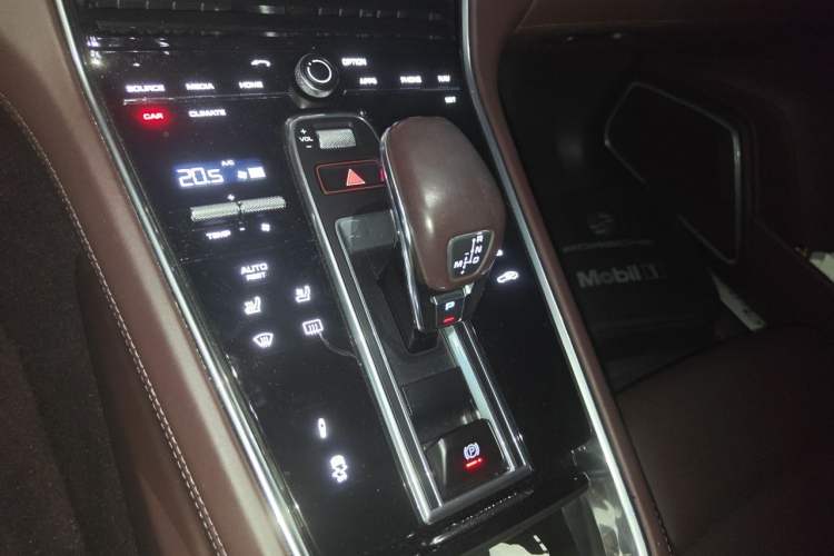 Used Porsche Panamera 2017 Panamera Executive Long Wheelbase 3.0T Gear Lever