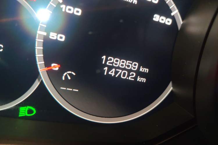 Used Porsche Panamera 2017 Panamera 3.0T Odometer Close Up
