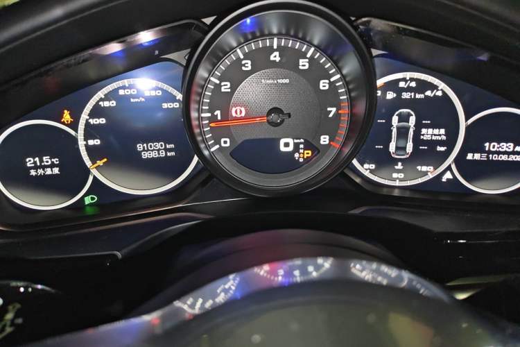 Used Porsche Panamera 2017 Panamera 3.0T Odometer Close Up