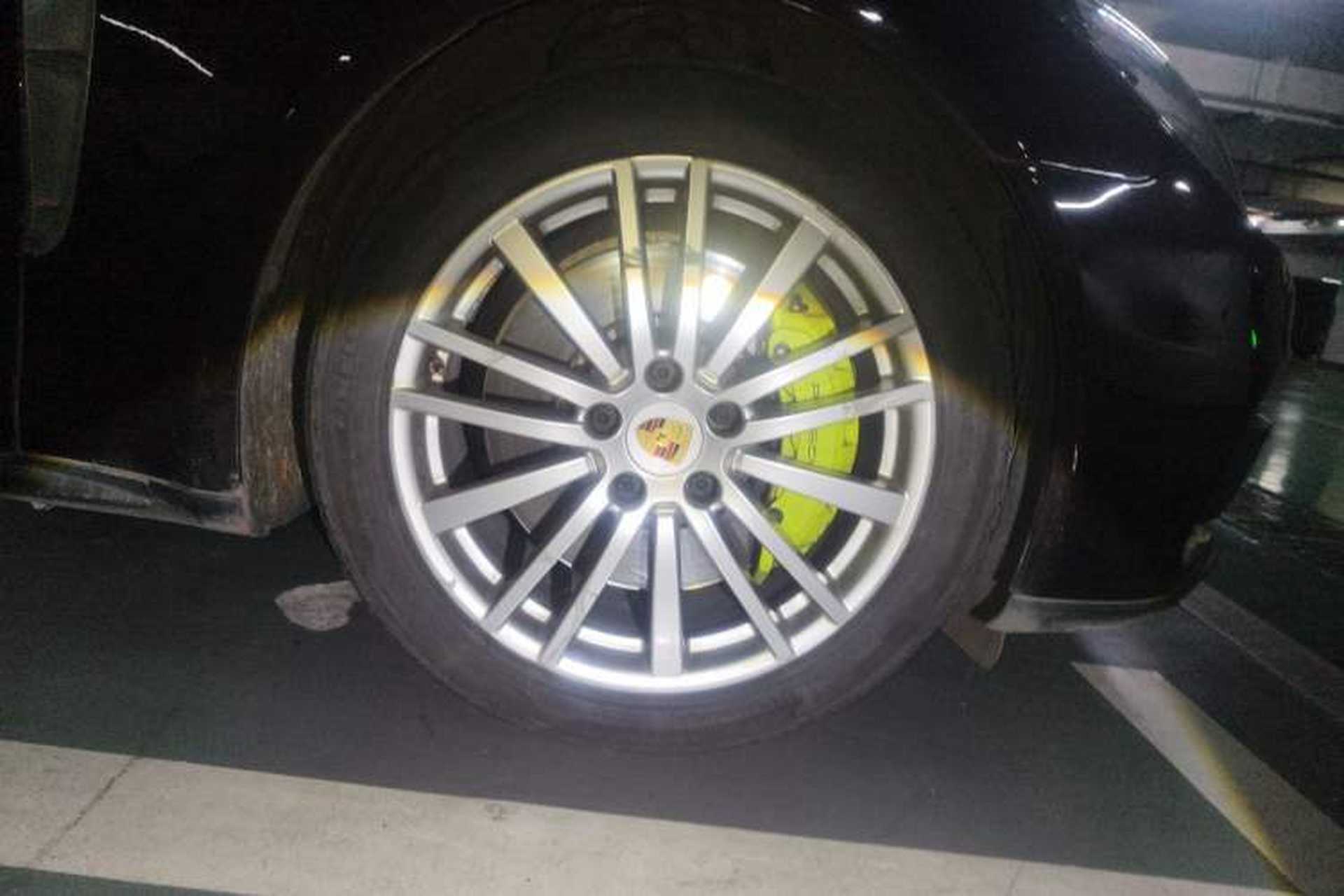 Used Porsche Panamera 2017 Panamera 4 E-Hybrid Executive Long Wheelbase 2.9T Right Front Wheel Hub