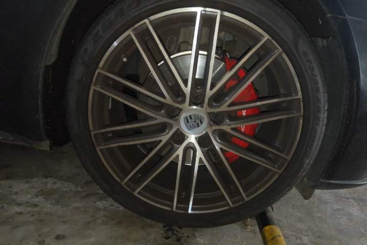 Used Porsche Panamera 2017 Panamera Executive Long Wheelbase 3.0T Right Front Wheel Hub