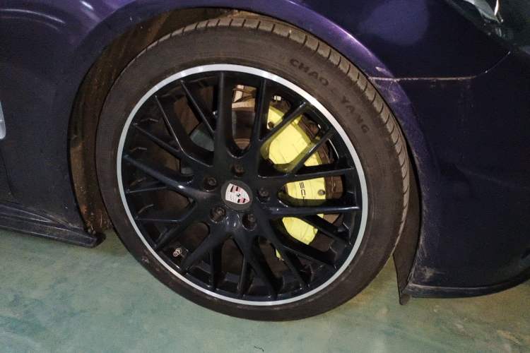 Used Porsche Panamera 2017 Panamera 4 Executive Long Wheelbase 3.0T Right Front Wheel Hub