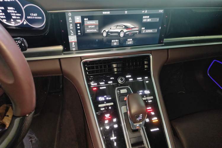 Used Porsche Panamera 2017 Panamera 4 Executive Long Wheelbase 3.0T Audio And AC Panel