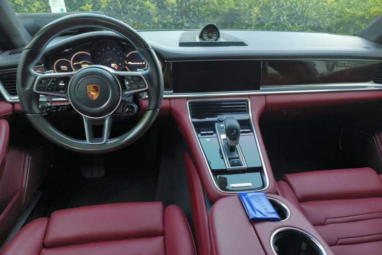 Used Porsche Panamera 2017 Panamera 4 Executive Long Wheelbase 3.0T Center Console