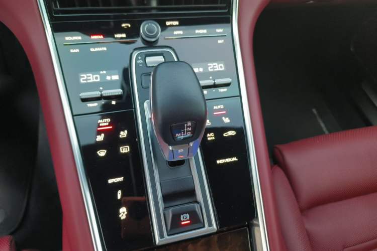 Used Porsche Panamera 2017 Panamera 4 Executive Long Wheelbase 3.0T Gear Lever