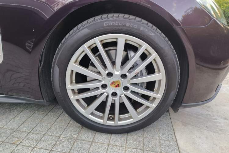 Used Porsche Panamera 2017 Panamera 4 Executive Long Wheelbase 3.0T Right Front Wheel Hub