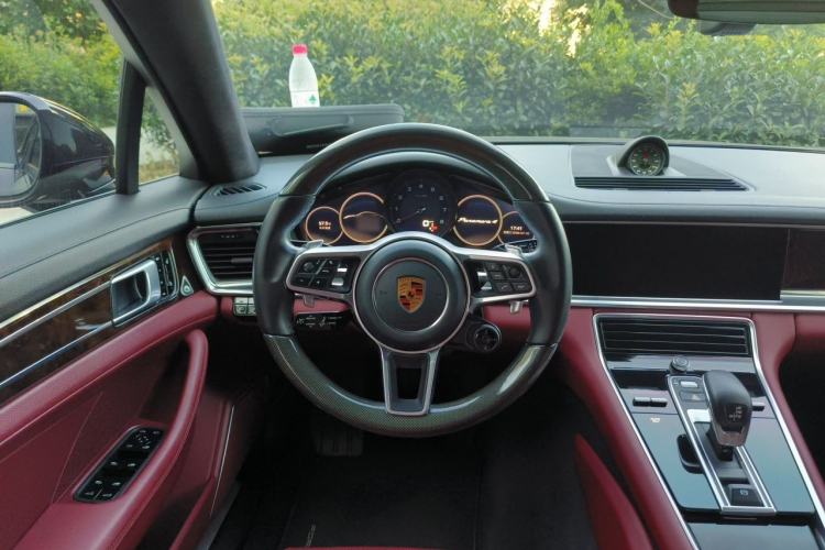 Used Porsche Panamera 2017 Panamera 4 Executive Long Wheelbase 3.0T Steering Wheel