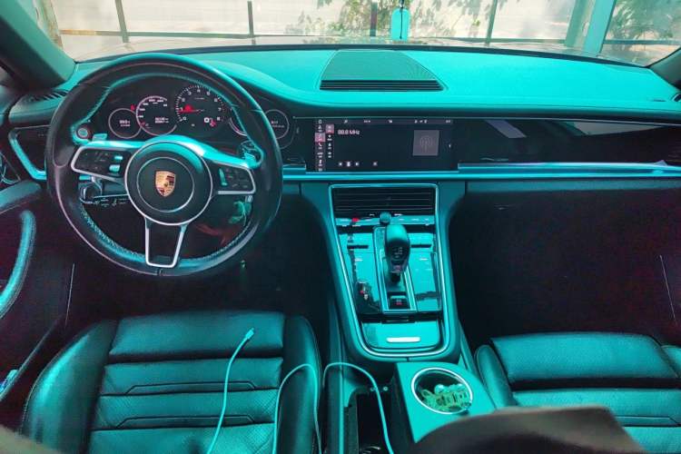 Used Porsche Panamera 2017 Panamera 4 Executive Long Wheelbase 3.0T Center Console