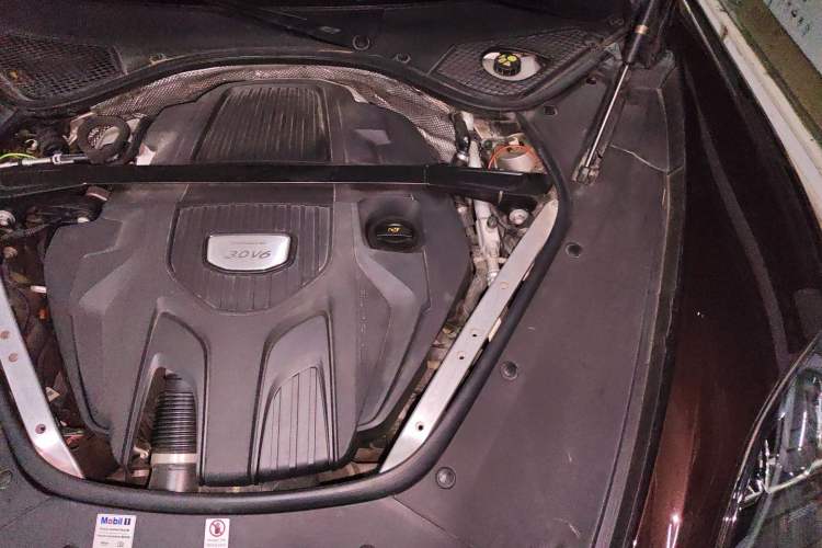 Used Porsche Panamera 2017 Panamera 3.0T Engine Bay Left