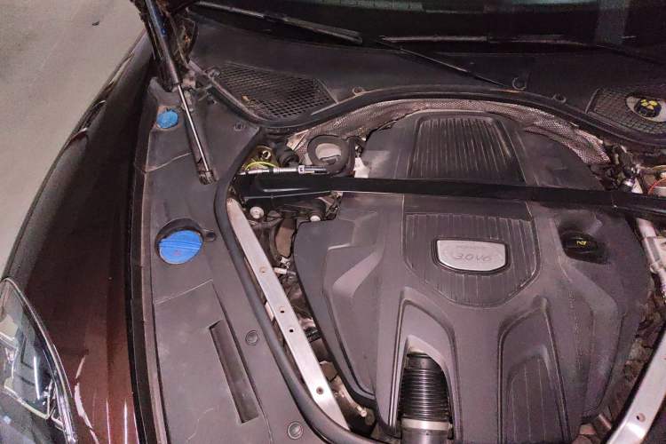 Used Porsche Panamera 2017 Panamera 3.0T Engine Bay Right