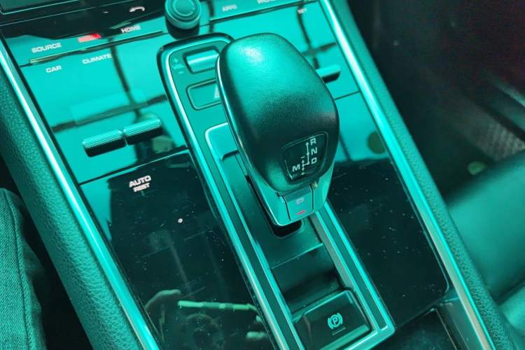 Used Porsche Panamera 2017 Panamera 4 Executive Long Wheelbase 3.0T Gear Lever
