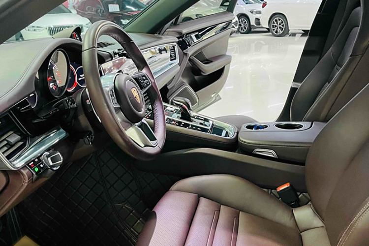 Used Porsche Panamera 2017 Panamera Executive Long Wheelbase 3.0T Interior 2