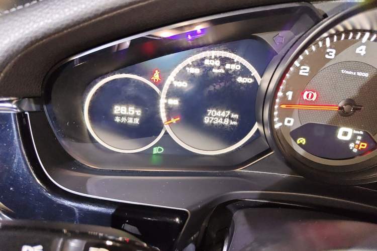 Used Porsche Panamera 2017 Panamera 3.0T Odometer Close Up