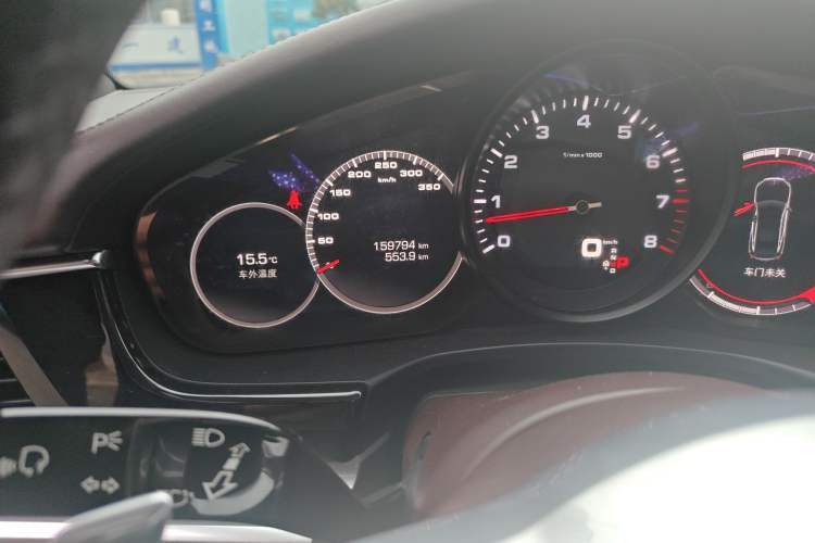 Used Porsche Panamera 2017 Panamera 3.0T Odometer Close Up