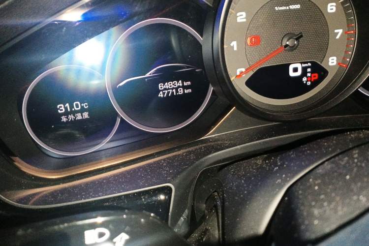 Used Porsche Panamera 2017 Panamera 3.0T Odometer Close Up
