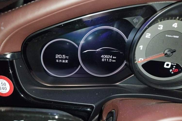 Used Porsche Panamera 2017 Panamera 3.0T Odometer Close Up
