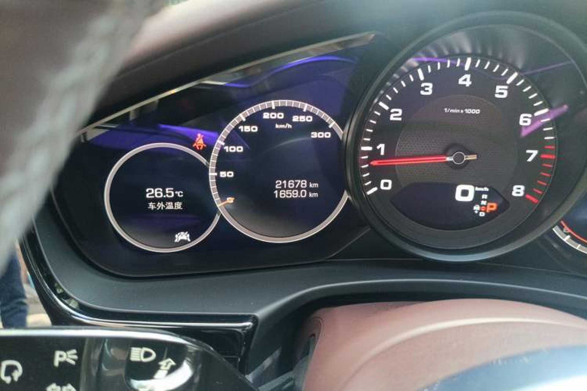 Used Porsche Panamera 2017 Panamera 3.0T Odometer Close Up