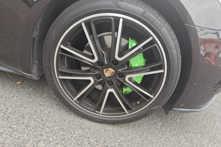 Used Porsche Panamera 2017 Panamera 3.0T Right Front Wheel Hub
